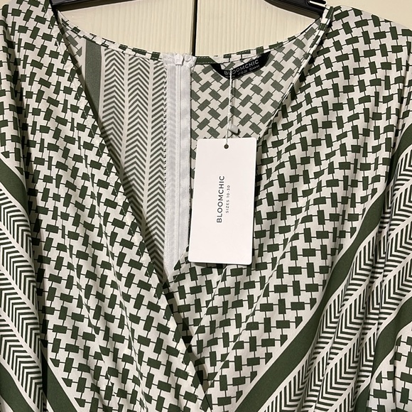 NWT BLOOM CHIC Green and Cream jumpsuit - Picture 3 of 4